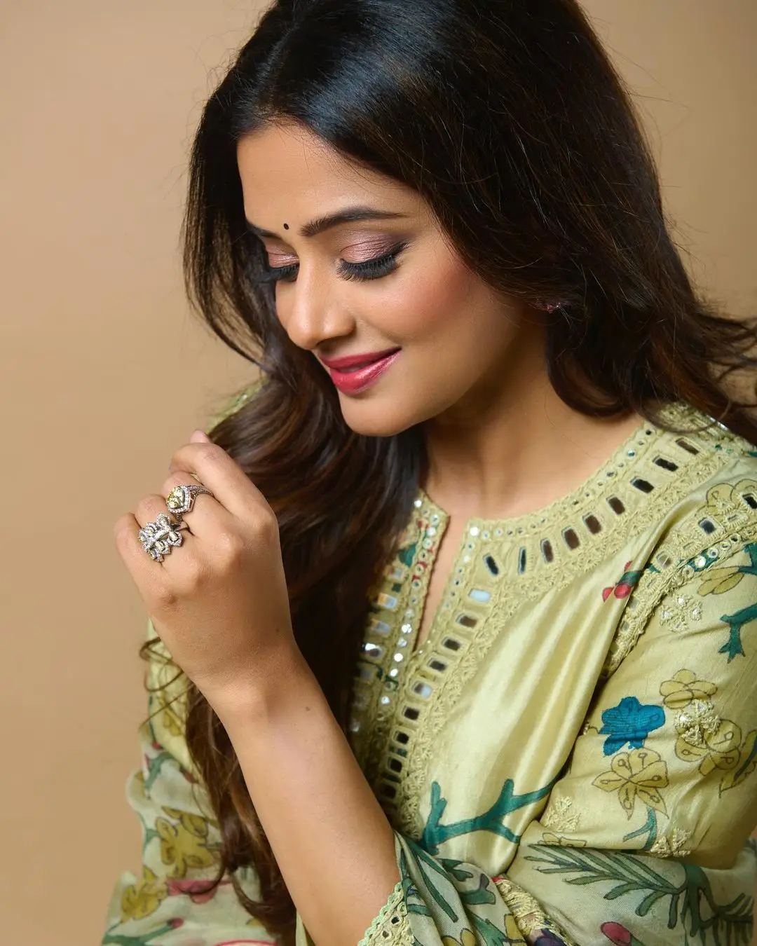 Priyamani Pics In South Indian Traditional Green Gown